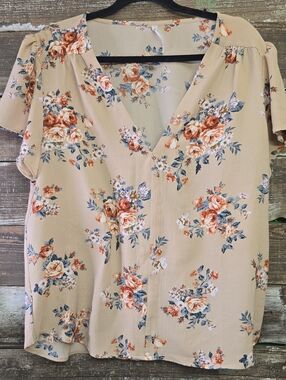 DNA Couture Floral V-Neck Short Sleeve Top - Beige Floral, Size 1X